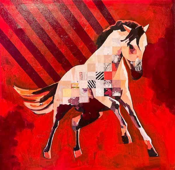 Häst mot röd bakgrund med ränder